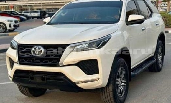 Buy Used Toyota Fortuner White Car in Dharavandhoo in Baa Buy Used Toyota Fortuner White Car in Dharavandhoo in Baa