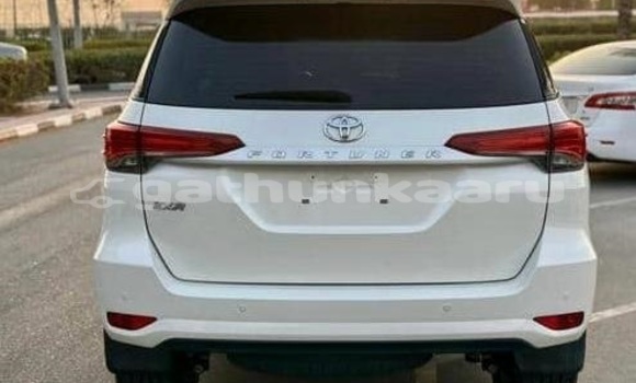 Buy Used Toyota Fortuner White Car in Dharavandhoo in Baa Buy Used Toyota Fortuner White Car in Dharavandhoo in Baa