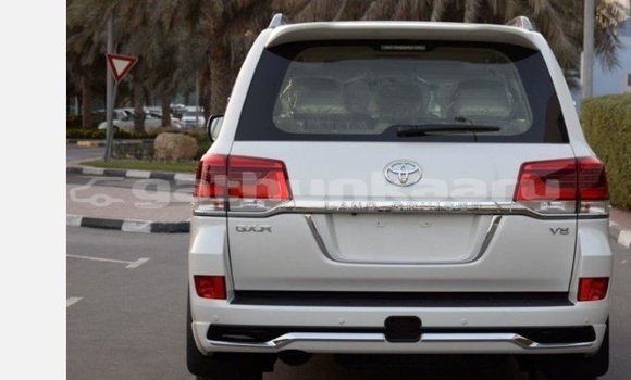 Buy Used Toyota Land Cruiser White Car in Dharavandhoo in Baa Buy Used Toyota Land Cruiser White Car in Dharavandhoo in Baa