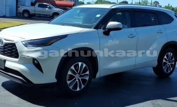 Buy Used Toyota Highlander White Car in Dharavandhoo in Baa Buy Used Toyota Highlander White Car in Dharavandhoo in Baa