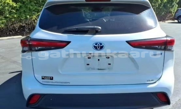Buy Used Toyota Highlander White Car in Dharavandhoo in Baa Buy Used Toyota Highlander White Car in Dharavandhoo in Baa