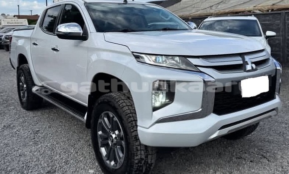 Buy Used Mitsubishi L200 White Car in Dharavandhoo in Baa