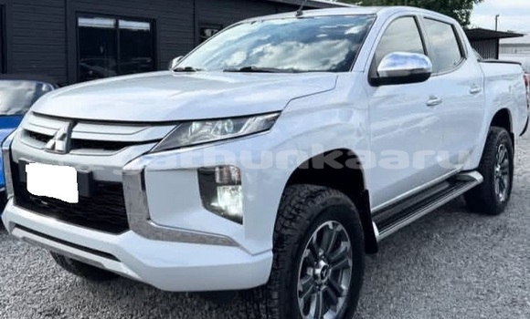 Buy Used Mitsubishi L200 White Car in Dharavandhoo in Baa Buy Used Mitsubishi L200 White Car in Dharavandhoo in Baa