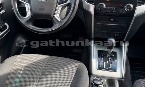 Buy Used Mitsubishi L200 White Car in Dharavandhoo in Baa Buy Used Mitsubishi L200 White Car in Dharavandhoo in Baa