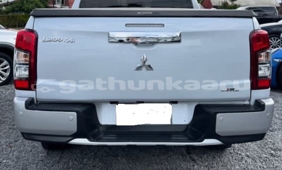 Buy Used Mitsubishi L200 White Car in Dharavandhoo in Baa Buy Used Mitsubishi L200 White Car in Dharavandhoo in Baa