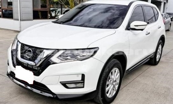 Buy Used Nissan X–Trail White Car in Dharavandhoo in Baa