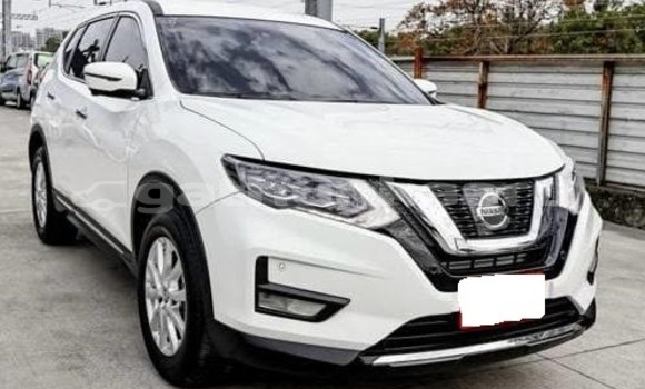 Buy Used Nissan X–Trail White Car in Dharavandhoo in Baa Buy Used Nissan X–Trail White Car in Dharavandhoo in Baa