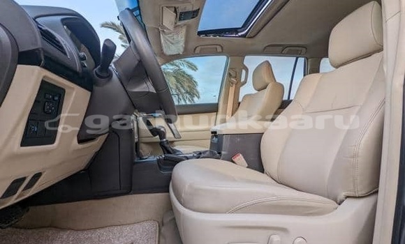 Buy Used Toyota Land Cruiser Prado White Car in Dharavandhoo in Baa Buy Used Toyota Land Cruiser Prado White Car in Dharavandhoo in Baa
