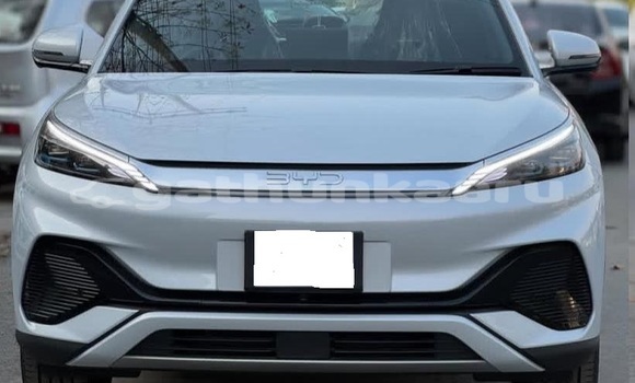 Buy Used BYD F3 White Car in Dharavandhoo in Baa