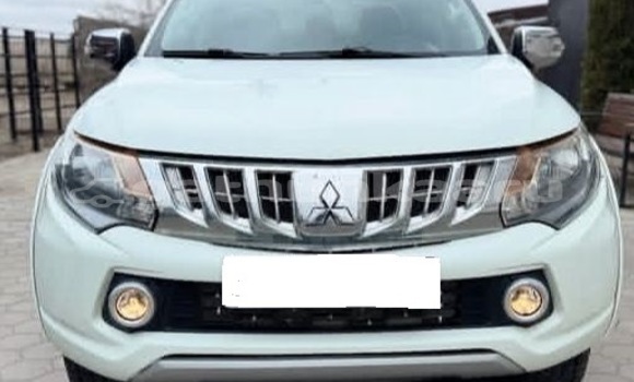 Buy Used Mitsubishi L200 White Car in Dharavandhoo in Baa