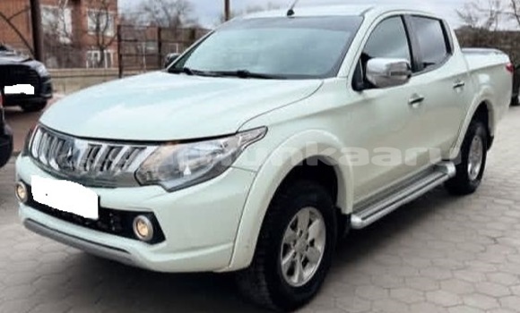 Buy Used Mitsubishi L200 White Car in Dharavandhoo in Baa Buy Used Mitsubishi L200 White Car in Dharavandhoo in Baa