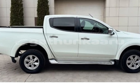 Buy Used Mitsubishi L200 White Car in Dharavandhoo in Baa Buy Used Mitsubishi L200 White Car in Dharavandhoo in Baa