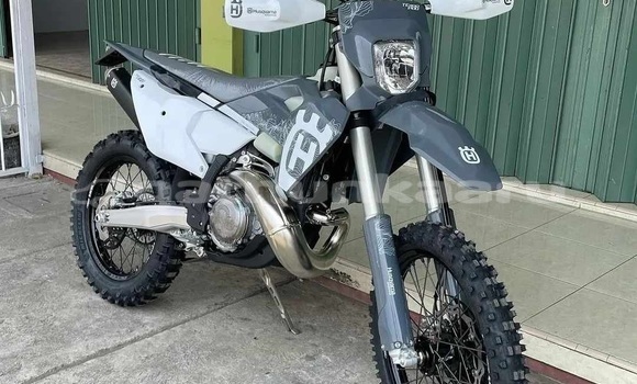 Buy New Yamaha C3 Black Bike in Agolhitheemu in Raa Buy New Yamaha C3 Black Bike in Agolhitheemu in Raa