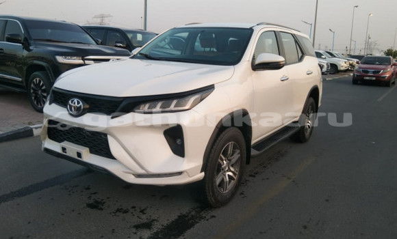 Buy Used Toyota Fortuner White Car in Alifushi in Raa