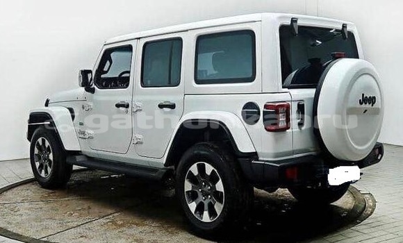Buy Used Jeep Wrangler White Car in Dharavandhoo in Baa Buy Used Jeep Wrangler White Car in Dharavandhoo in Baa