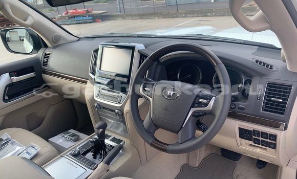 Buy Used Toyota Land Cruiser White Car in Dharavandhoo in Baa Buy Used Toyota Land Cruiser White Car in Dharavandhoo in Baa