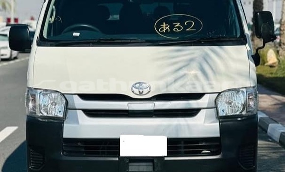 Buy Used Toyota Hiace White Car in Dharavandhoo in Baa Buy Used Toyota Hiace White Car in Dharavandhoo in Baa