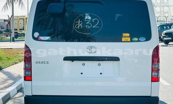 Buy Used Toyota Hiace White Car in Dharavandhoo in Baa Buy Used Toyota Hiace White Car in Dharavandhoo in Baa