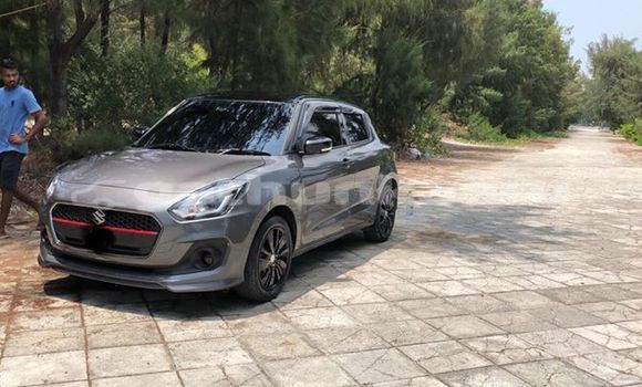 Buy Used Suzuki Swift Silver Car in Agolhitheemu in Raa