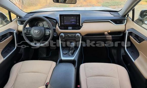 Buy Used Toyota RAV4 White Car in Dharavandhoo in Baa Buy Used Toyota RAV4 White Car in Dharavandhoo in Baa