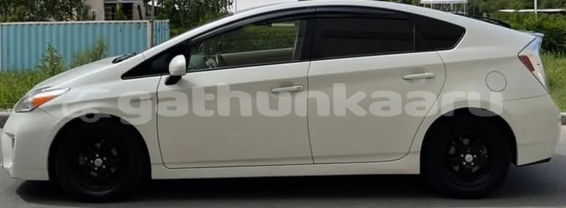 Big with watermark toyota prius baa dharavandhoo 4183