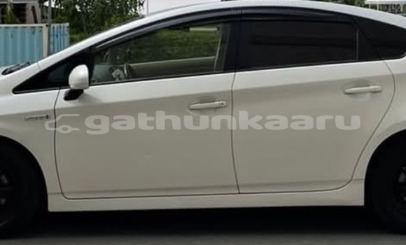 Buy Used Toyota Prius White Car in Dharavandhoo in Baa Buy Used Toyota Prius White Car in Dharavandhoo in Baa