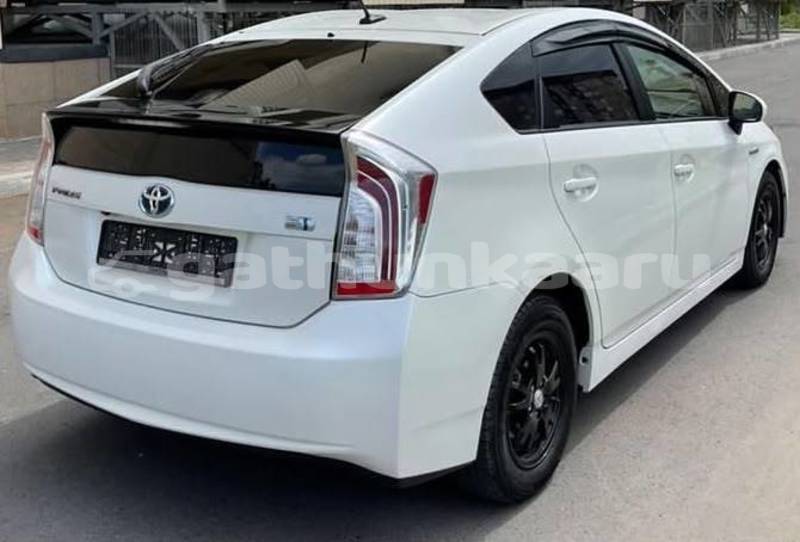 Big with watermark toyota prius baa dharavandhoo 4183