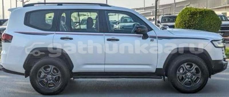 Big with watermark toyota land cruiser baa dharavandhoo 4184