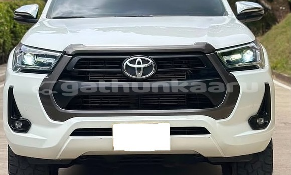 Buy Used Toyota Hilux White Car in Dharavandhoo in Baa Buy Used Toyota Hilux White Car in Dharavandhoo in Baa