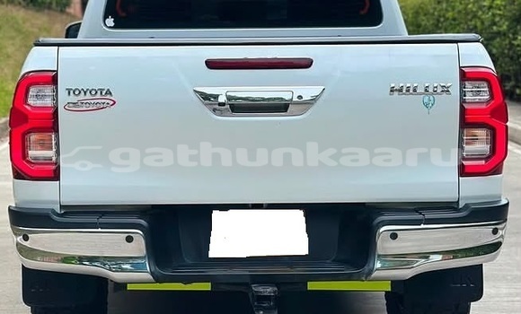 Buy Used Toyota Hilux White Car in Dharavandhoo in Baa Buy Used Toyota Hilux White Car in Dharavandhoo in Baa
