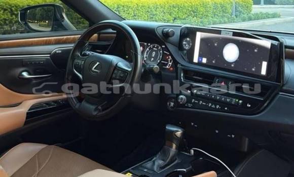 Buy Used Lexus ES White Car in Dharavandhoo in Baa Buy Used Lexus ES White Car in Dharavandhoo in Baa