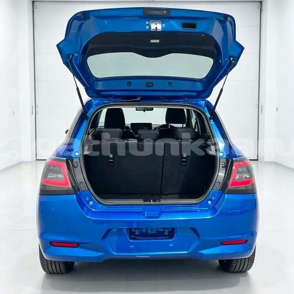 Big with watermark suzuki swift shaviyani bilehffahi 4215