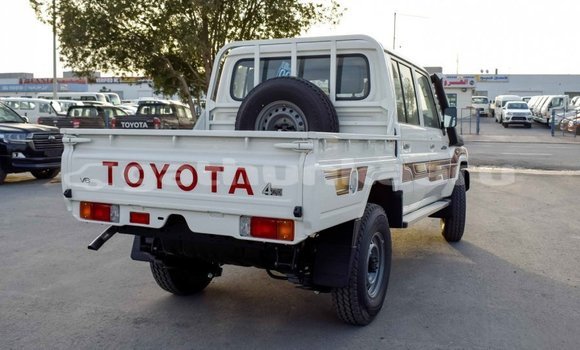 Buy Import Toyota Pickup White Car in Import - Dubai in Baa Buy Import Toyota Pickup White Car in Import - Dubai in Baa