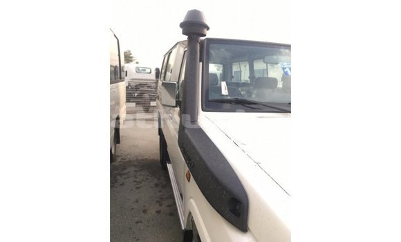 Buy Import Toyota Land Cruiser White Car in Import - Dubai in Baa Buy Import Toyota Land Cruiser White Car in Import - Dubai in Baa