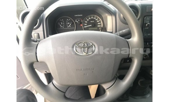 Buy Import Toyota Land Cruiser White Car in Import - Dubai in Baa Buy Import Toyota Land Cruiser White Car in Import - Dubai in Baa