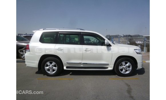 Buy Import Toyota Land Cruiser White Car in Import - Dubai in Baa Buy Import Toyota Land Cruiser White Car in Import - Dubai in Baa