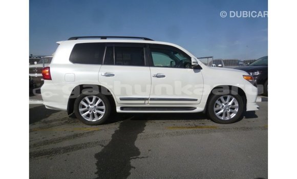 Buy Import Toyota Land Cruiser White Car in Import - Dubai in Baa Buy Import Toyota Land Cruiser White Car in Import - Dubai in Baa