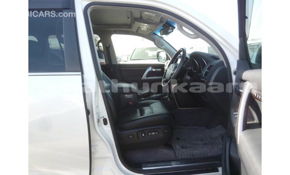 Buy Import Toyota Land Cruiser White Car in Import - Dubai in Baa Buy Import Toyota Land Cruiser White Car in Import - Dubai in Baa