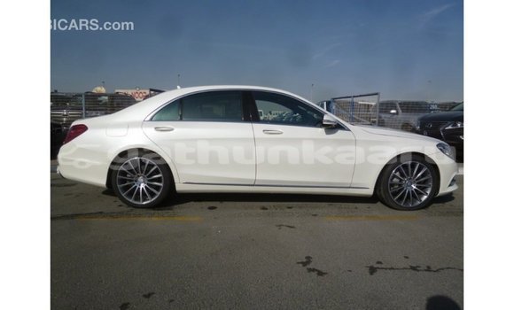 Buy Import Mercedes-Benz 190 White Car in Import - Dubai in Baa Buy Import Mercedes-Benz 190 White Car in Import - Dubai in Baa