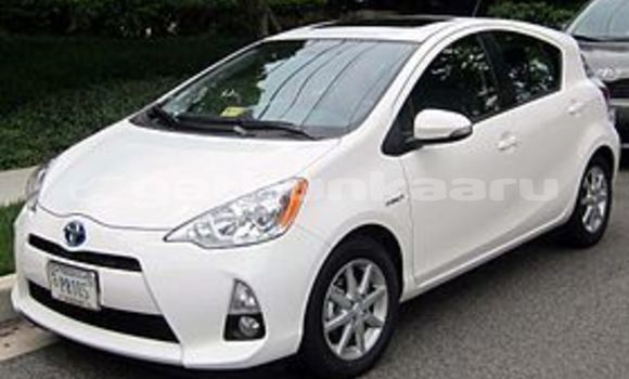 Buy Used Toyota Aqua White Car in Hithaadhoo in Baa