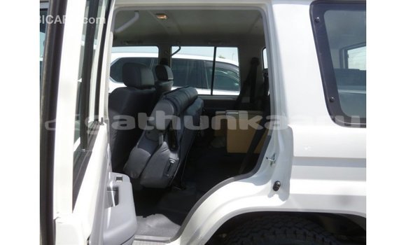 Buy Import Toyota Land Cruiser White Car in Import - Dubai in Baa Buy Import Toyota Land Cruiser White Car in Import - Dubai in Baa