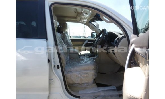 Buy Import Toyota Land Cruiser White Car in Import - Dubai in Baa Buy Import Toyota Land Cruiser White Car in Import - Dubai in Baa