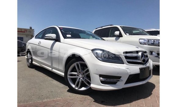Buy Import Mercedes-Benz 190 White Car in Import - Dubai in Baa