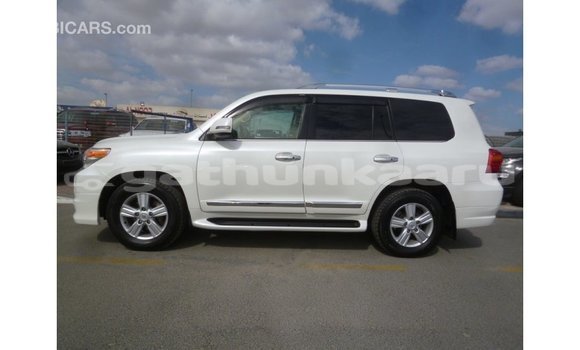 Buy Import Toyota Land Cruiser White Car in Import - Dubai in Baa Buy Import Toyota Land Cruiser White Car in Import - Dubai in Baa