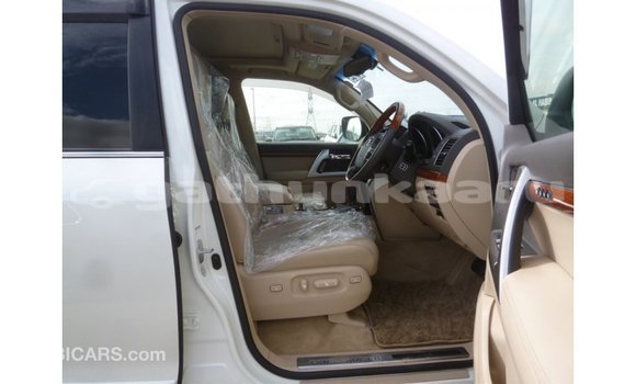 Buy Import Toyota Land Cruiser White Car in Import - Dubai in Baa Buy Import Toyota Land Cruiser White Car in Import - Dubai in Baa