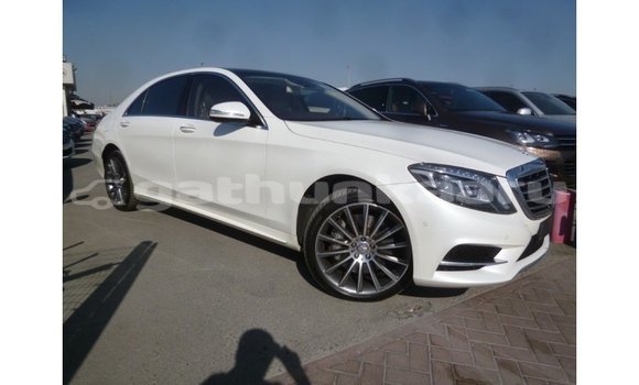 Buy Import Mercedes-Benz 190 White Car in Import - Dubai in Baa