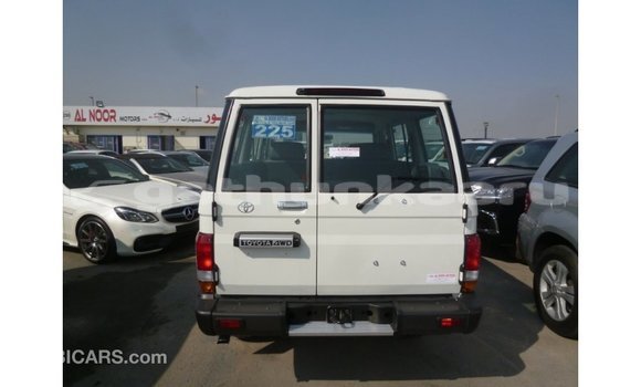 Buy Import Toyota Land Cruiser White Car in Import - Dubai in Baa Buy Import Toyota Land Cruiser White Car in Import - Dubai in Baa