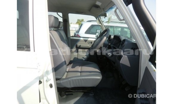 Buy Import Toyota Land Cruiser White Car in Import - Dubai in Baa Buy Import Toyota Land Cruiser White Car in Import - Dubai in Baa
