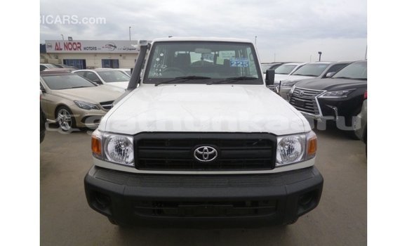 Buy Import Toyota Land Cruiser White Car in Import - Dubai in Baa Buy Import Toyota Land Cruiser White Car in Import - Dubai in Baa