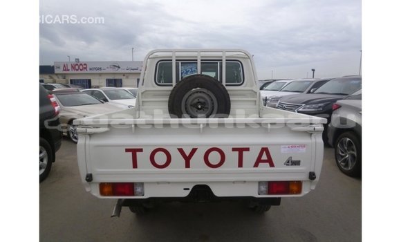 Buy Import Toyota Land Cruiser White Car in Import - Dubai in Baa Buy Import Toyota Land Cruiser White Car in Import - Dubai in Baa
